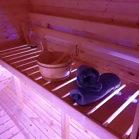 Na Wsi - Sauna I Jacuzzi ホームステイ Dabrowka (Wolomin)